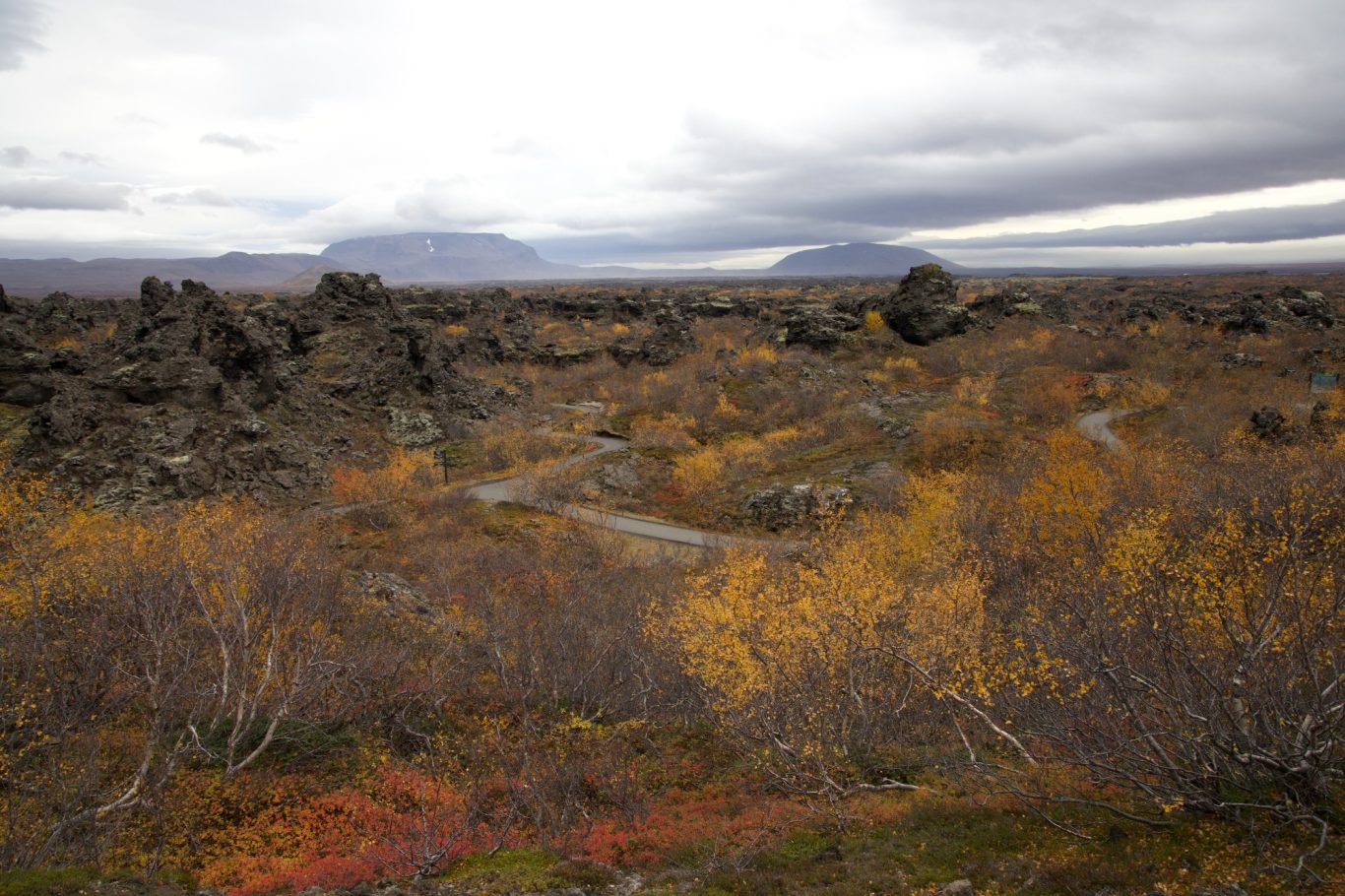 Die "düstere Burg" Dimmuborgir unter Sturmwolken