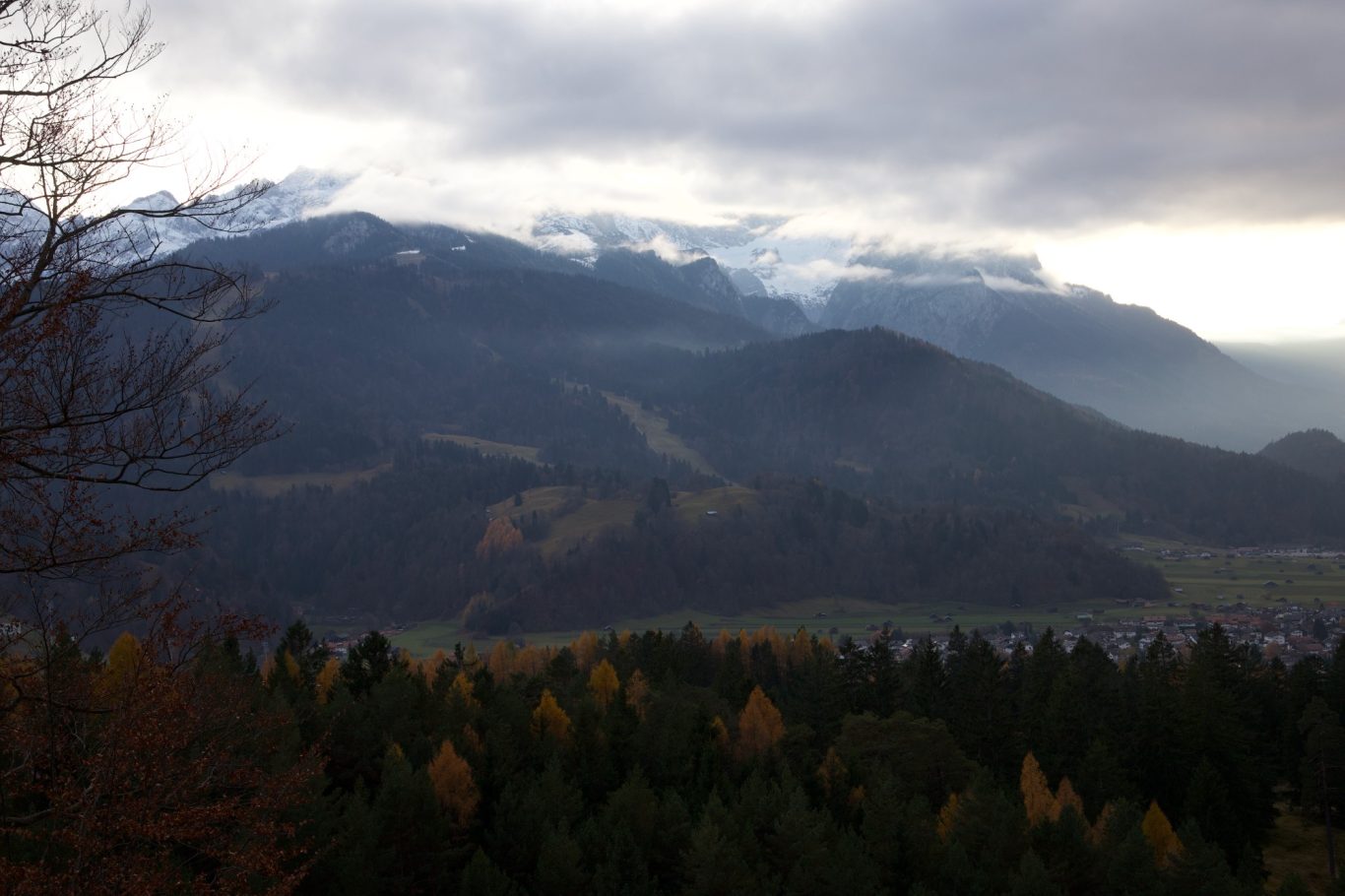 Noch sind die Garmischer Pisten schneefrei
