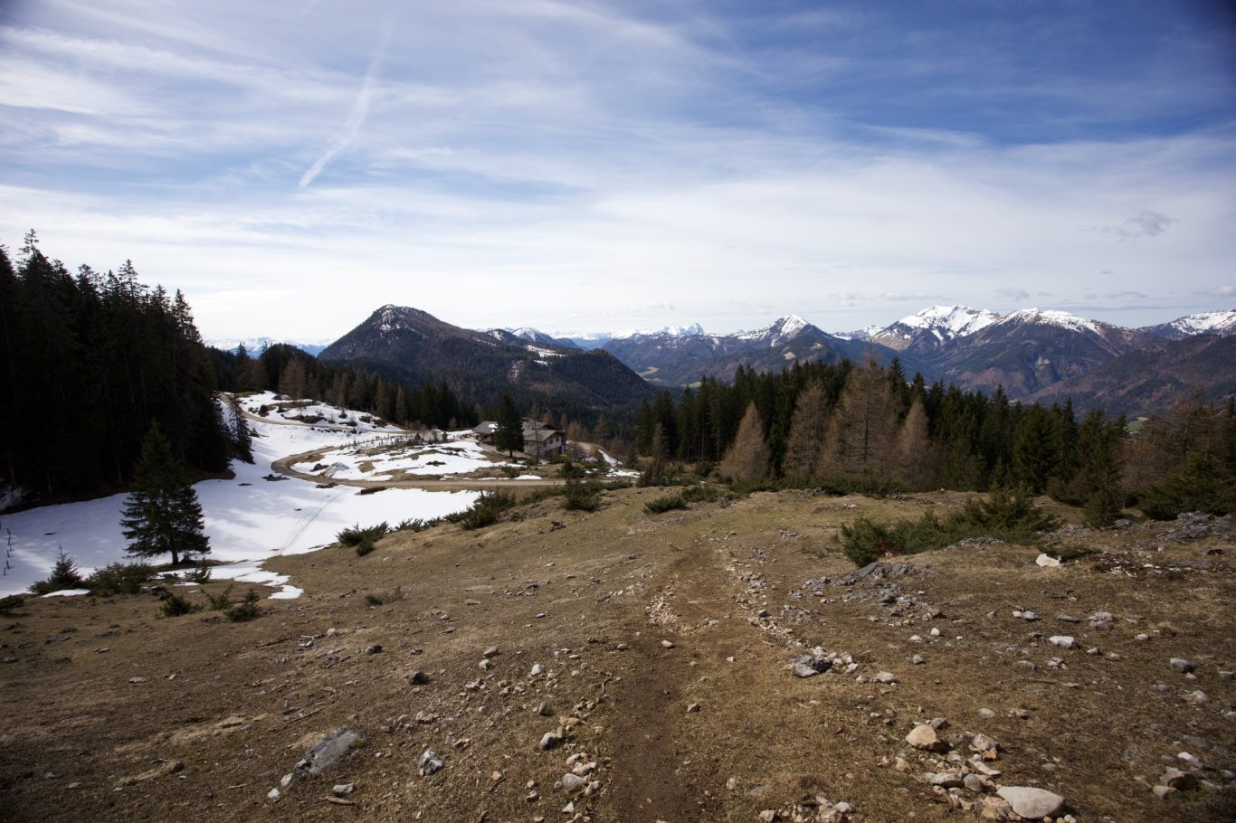 Hinter der Kalaalm grüßt der Veitsberg und das Sonnwendjoch