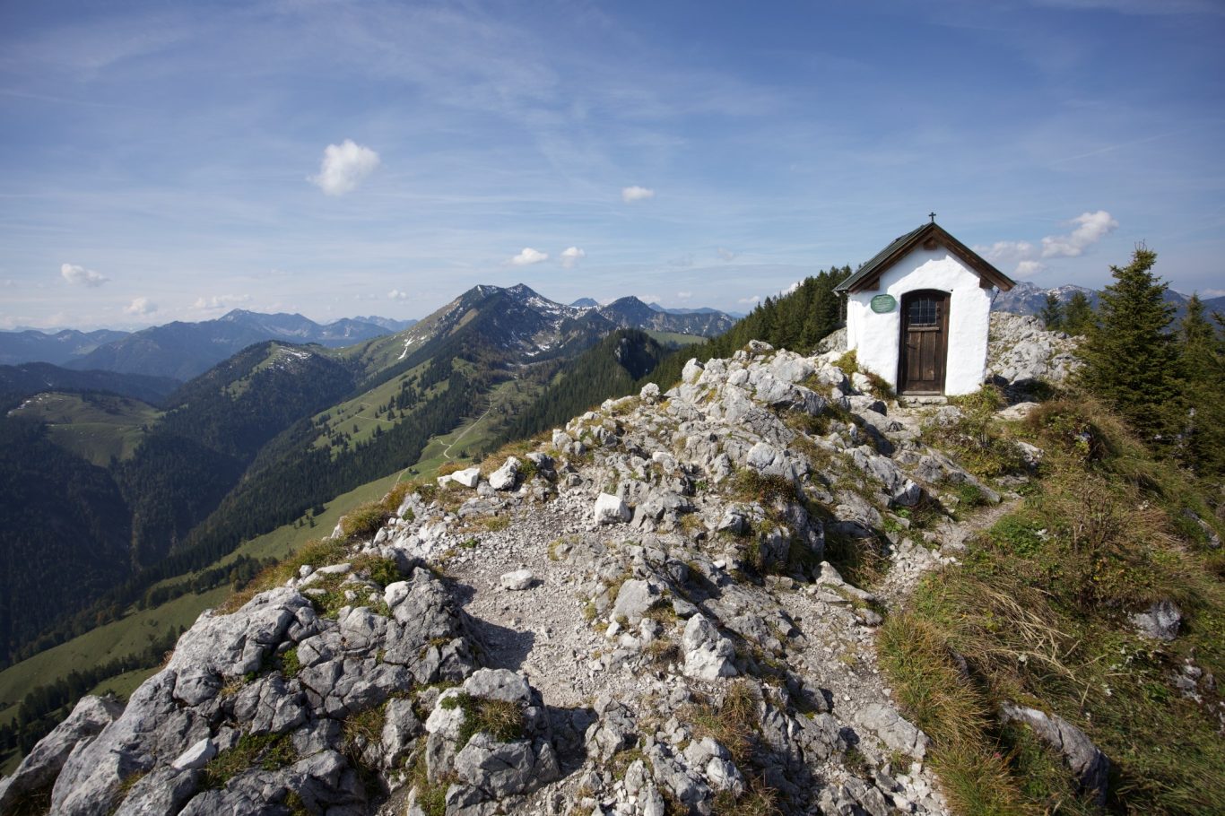 Kapelle auf dem Brünnstein mit Großen und Kleinen Traithen