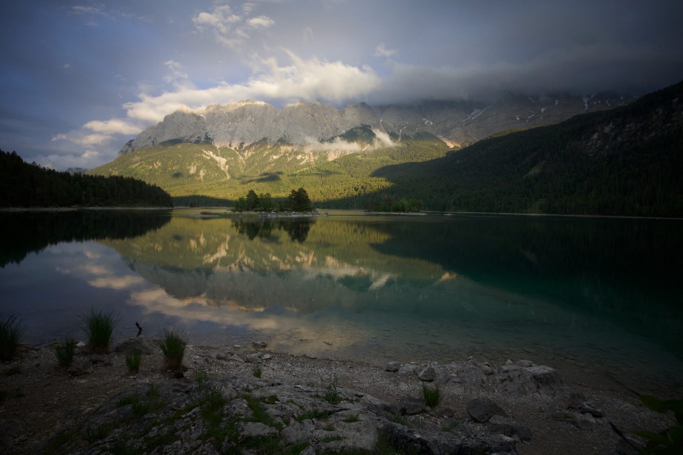 ... es hatte den ganzen Tag bis zum späten Nachmittag geregnet.