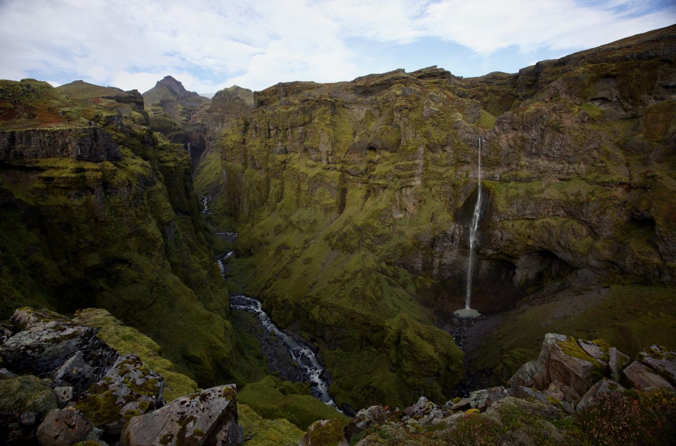 Tief hat sich das Wasser seinen Weg durch die Schlucht gegraben