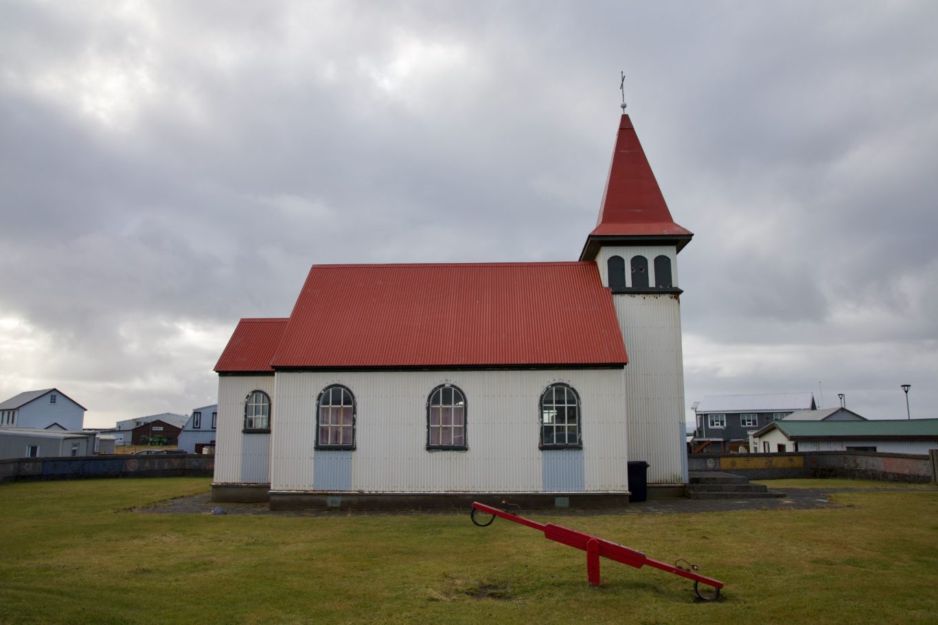 Die alte Kirche von Grindavík hat die Lavaströme bisher überlebt