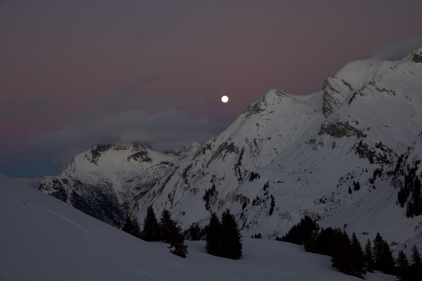 Der Vollmond sorgt für ein tolles Farbenspiel