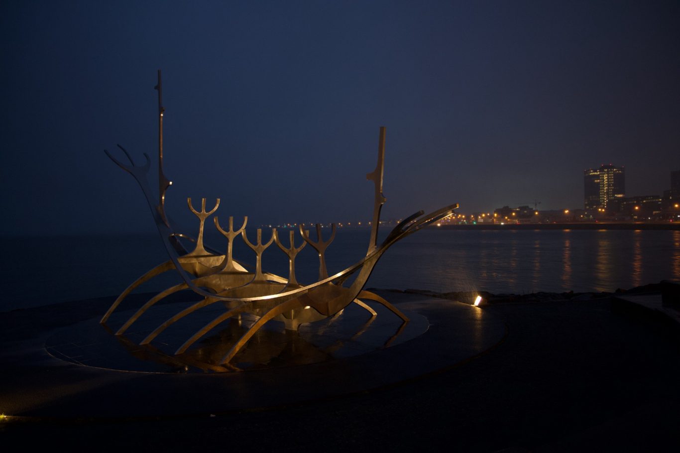 Wikingerschiffskulptur Sólfar