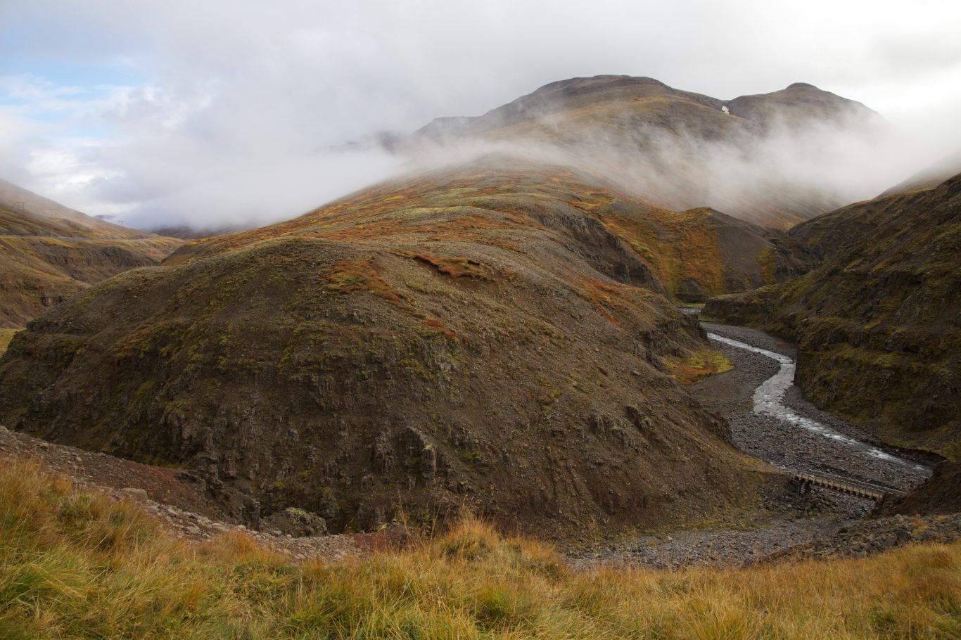Von Öxnadalsheiði blickt man weit in eindrucksvolle Schluchten