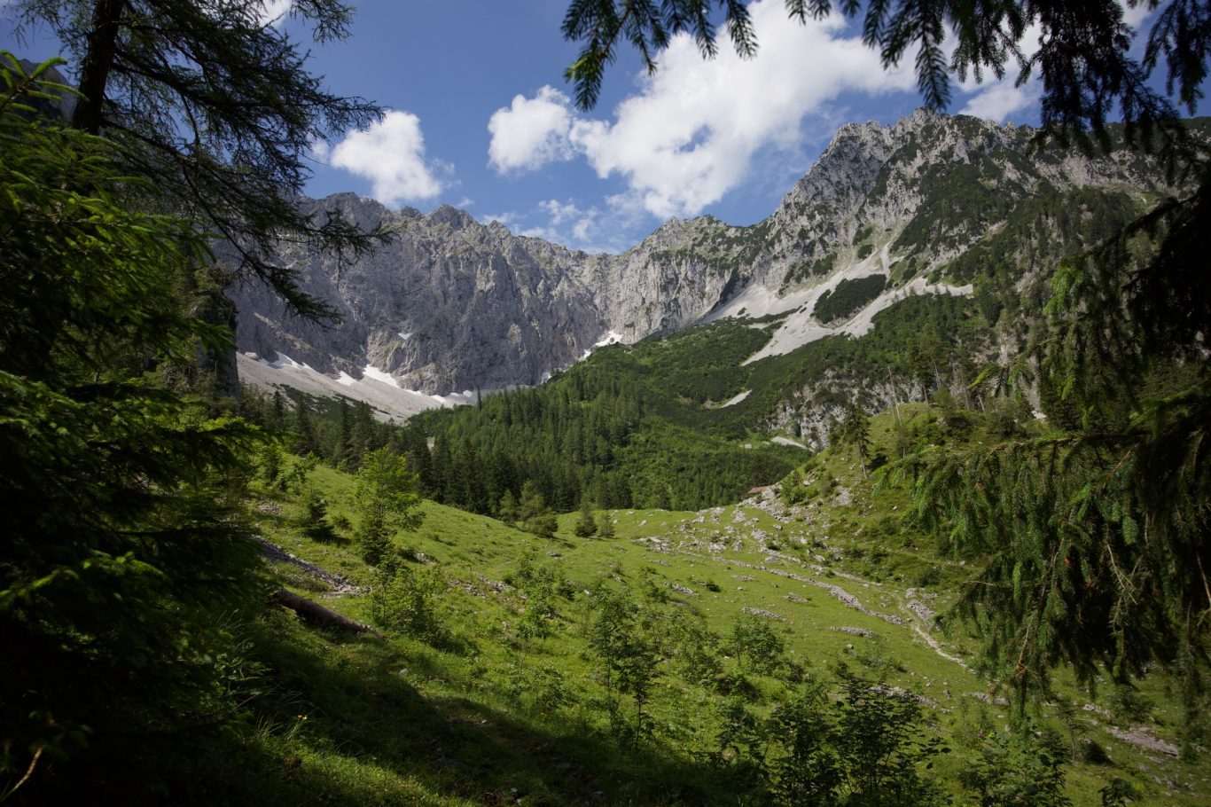 Die Pyramidenspitze überragt das Winkelkar