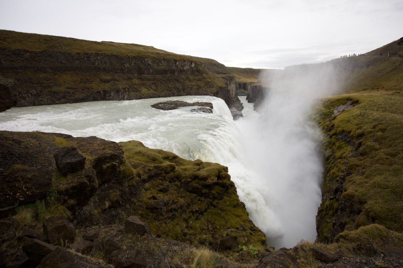Der Gullfoss - man erkennt deutlich den 90° Winkel den die Hvítá hier macht