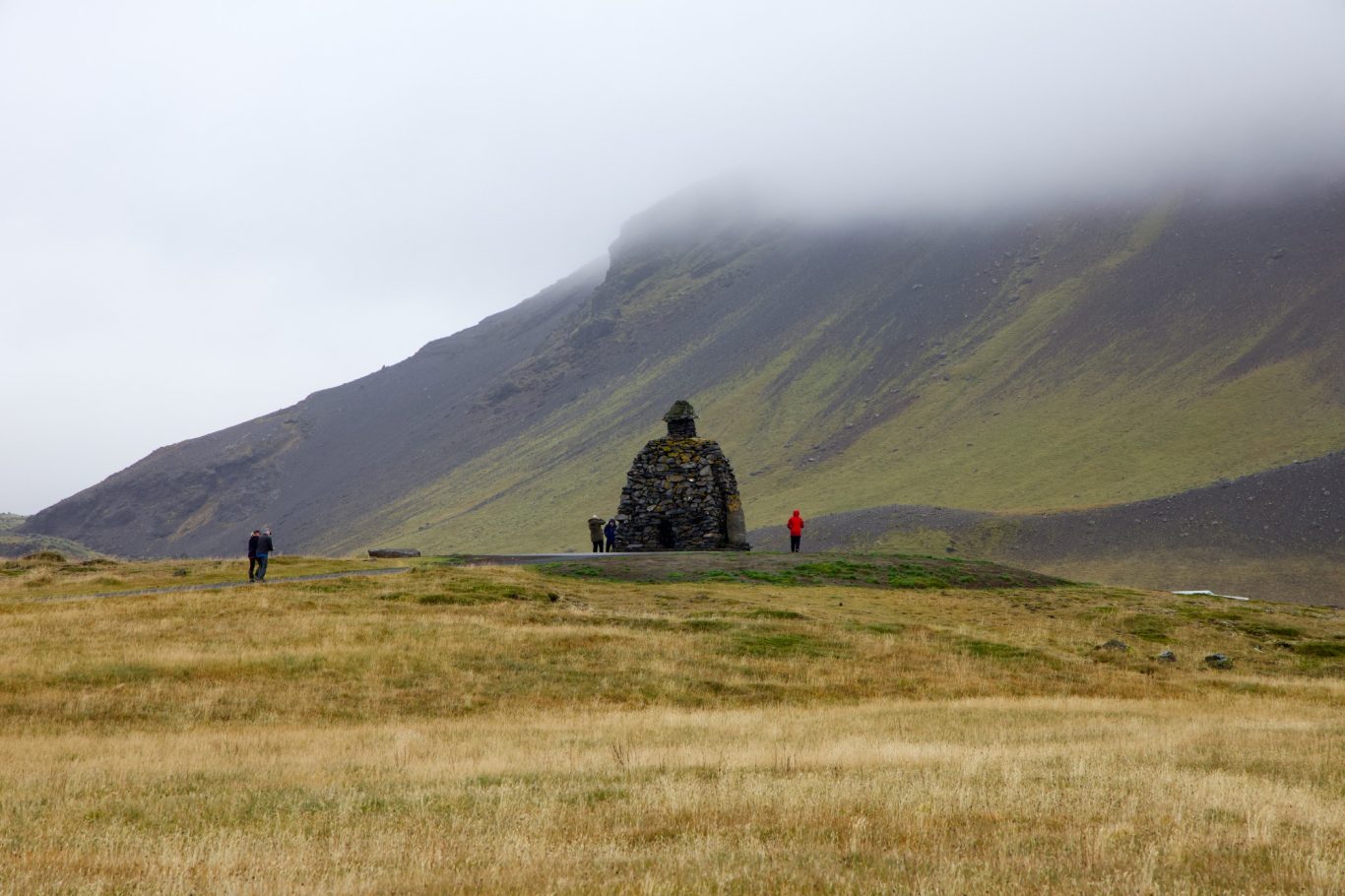 Er wird vom Halbtroll Bárður Snæfellsás bewacht