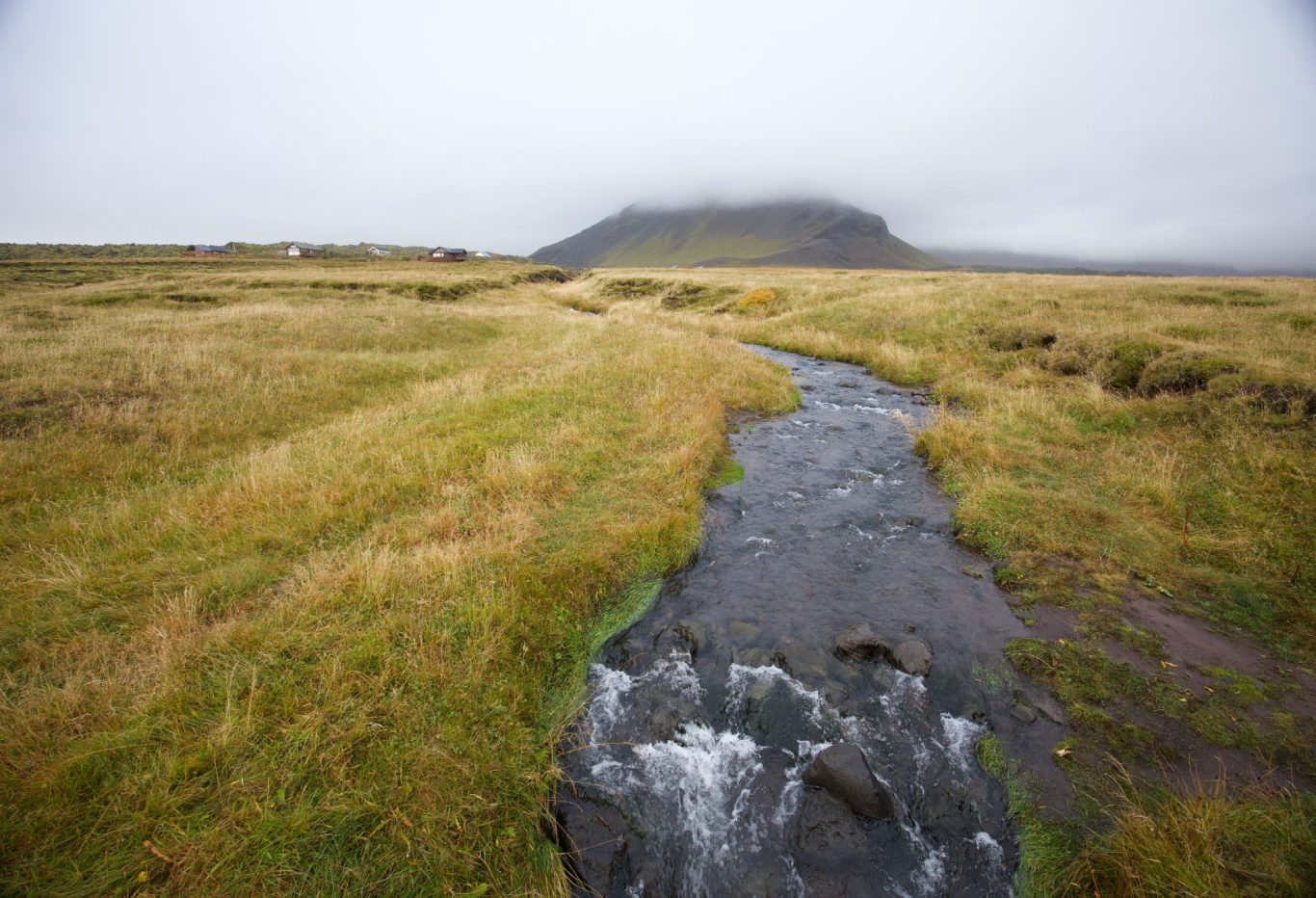 Der kleine Ort Arnarstapi