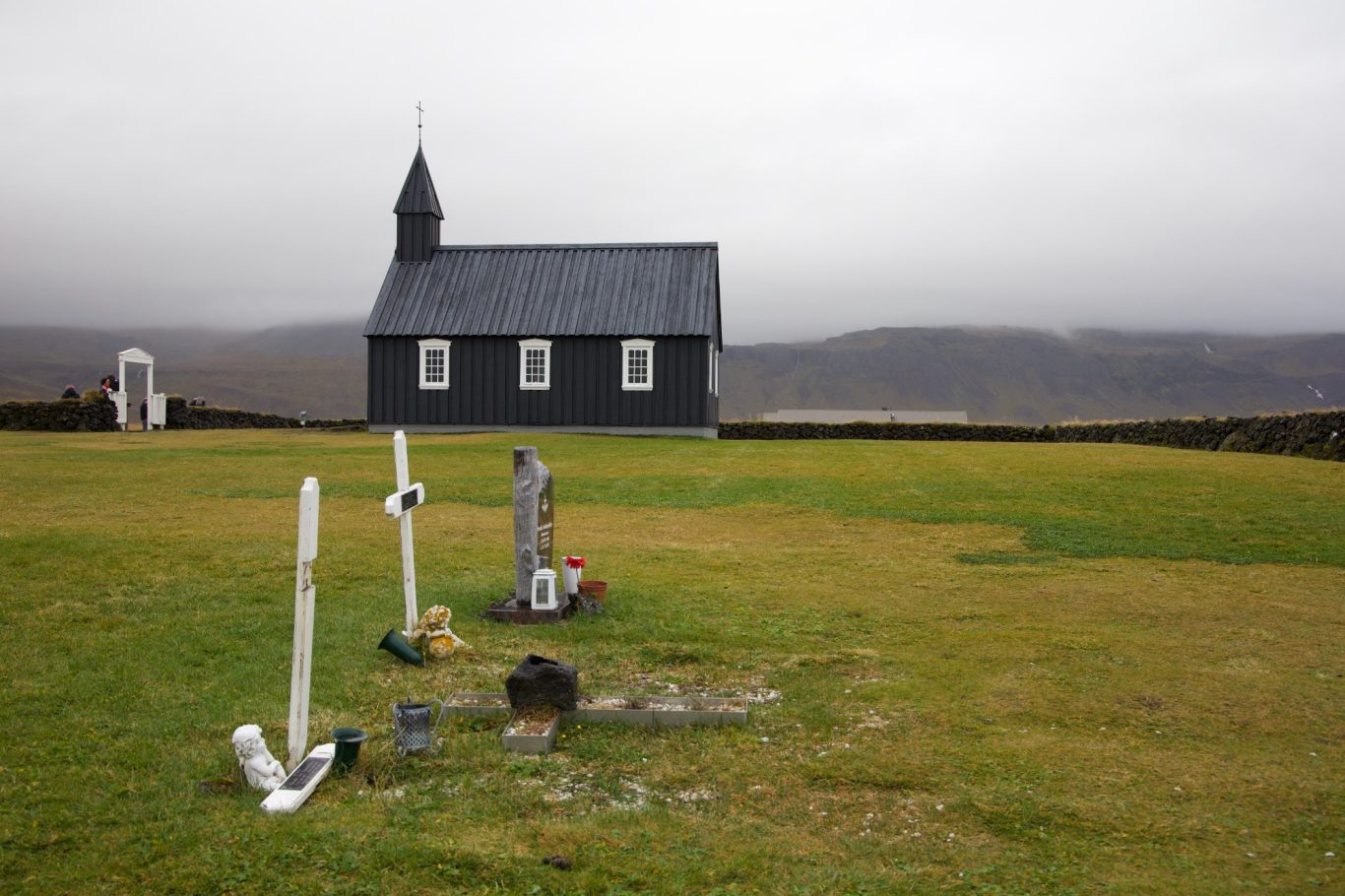 Die schwarze Holzkirche in Búðir