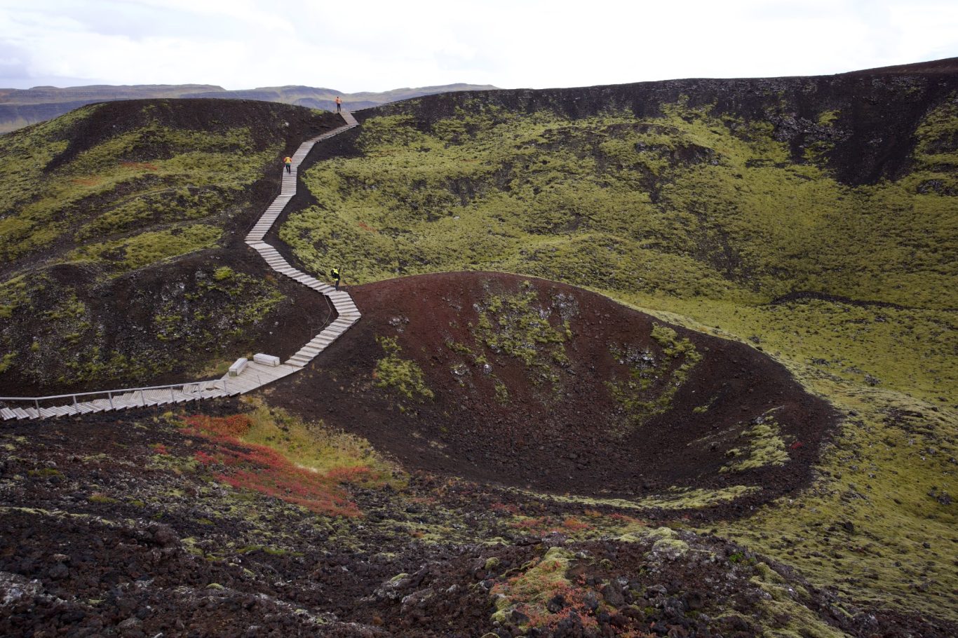 Rundweg um den Krater