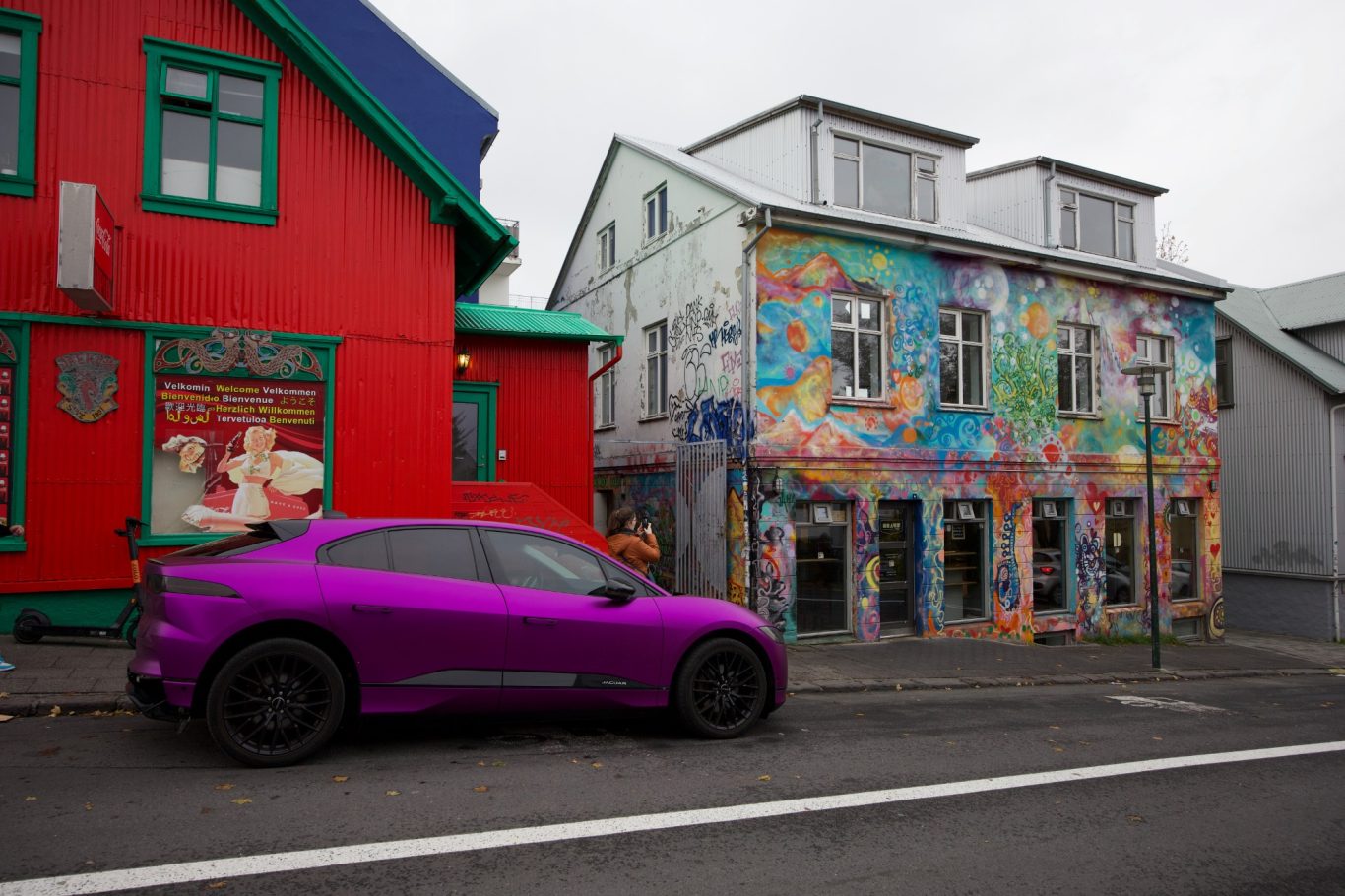 Auch die Autos passen sich farblich an...