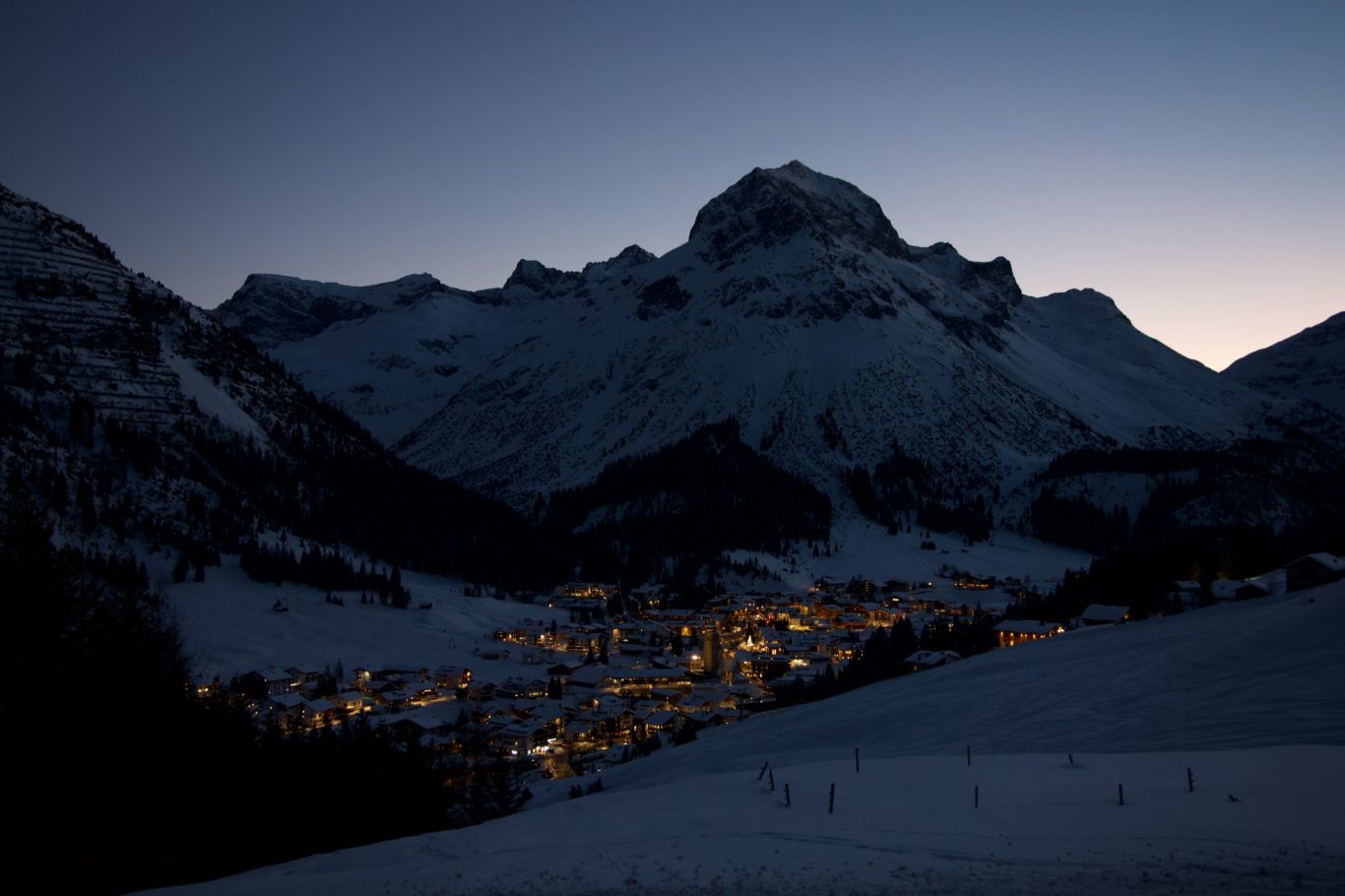 Lech am Abend von Oberlech aus gesehen