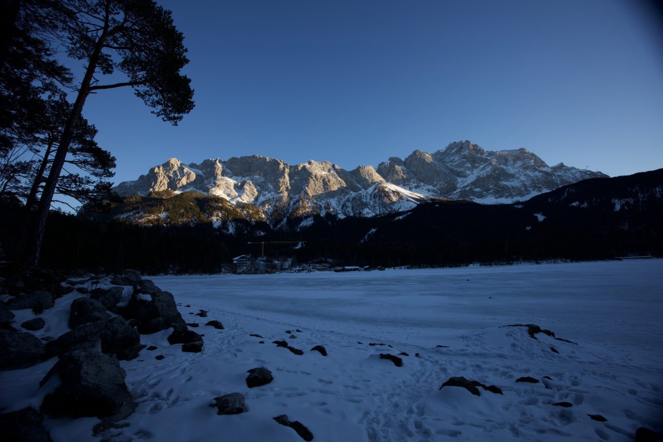 Ich bin dann lieber etwas vorsichtiger und fotografiere nur vom Ufer aus.