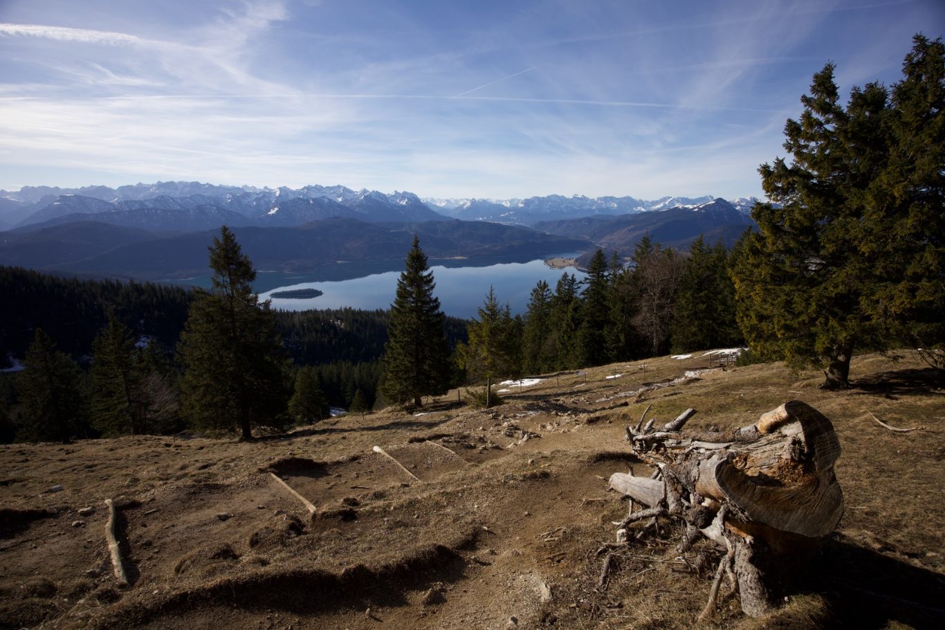 Anstieg zum Jochberg mit Blick auf Walchensee