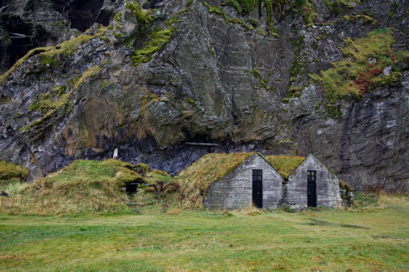 Alte Behausungen unterhalb vom Eyjafjallajökull